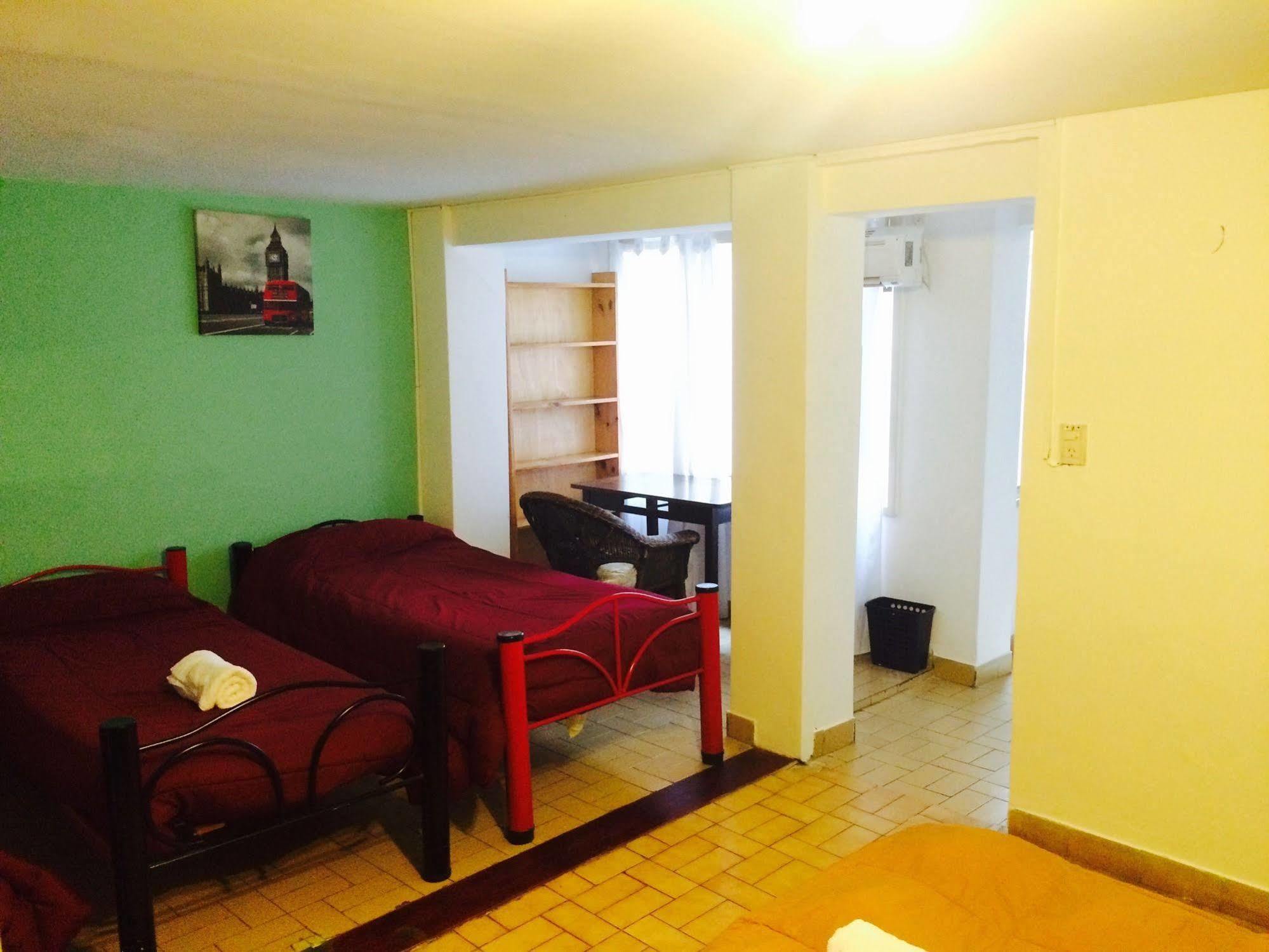 Petit Recoleta Hostel Buenos Aires Luaran gambar